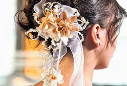 Haarschmuck mit Fleurogami-Blüten für die Braut