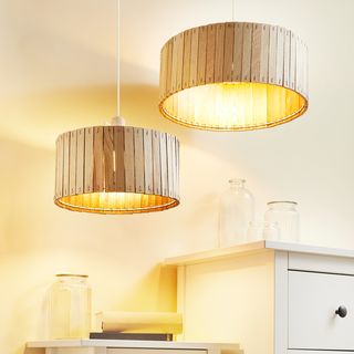 H&auml;ngelampen mit Bastelkl&ouml;tzchen-Lampenschirmen