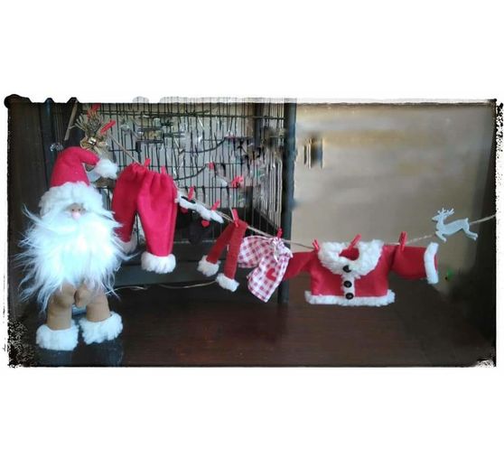 69_Ines_Weihnachtsmann trocknet seine Wäsche