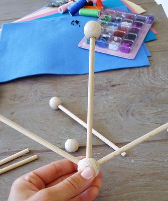 Mobile mit meerestieren für babys basteln vbs hobby