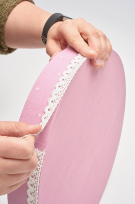 Tablett: Spitzenband Tablett mit selbstklebenden Spitzenband