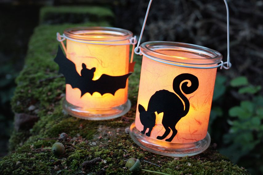 Schaurige Deko-Idee: Teelichter für Halloween