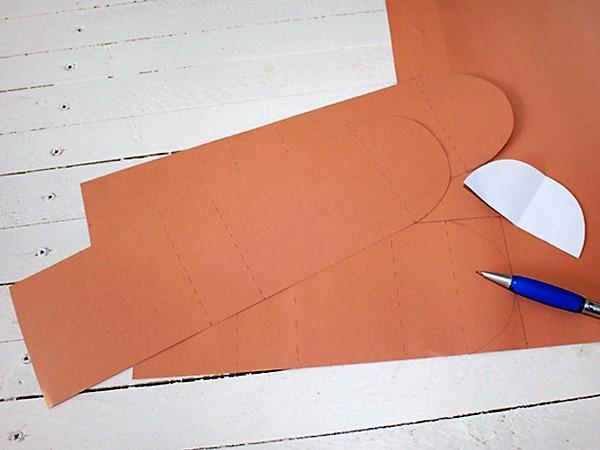 Easter Bunny Packaging: Cut out Easter Bunny gift packaging easy to make from cardboard, also for children