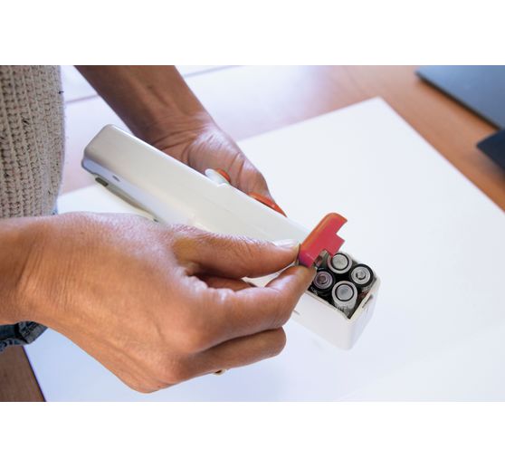 Hand sewing machine