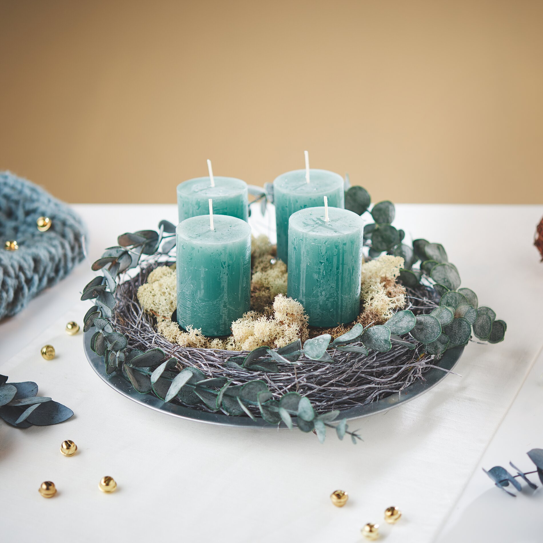 Adventskranz mit Eukalyptus